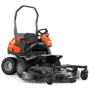 Husqvarna P 525DX åkgräsklippare i orange och svart med frontmonterat klippaggregat och skyddsram